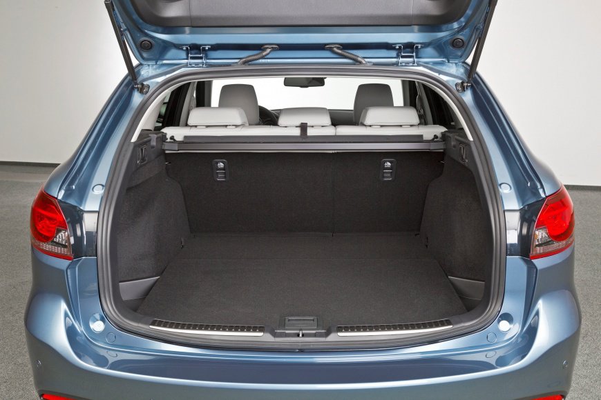2015_mazda6_interior_21_wgn_screen