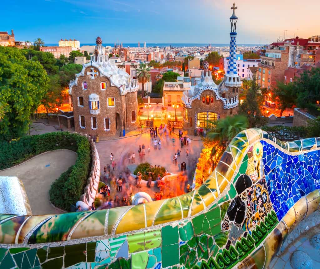 A városban szinte mindenütt Gaudí épületeibe botlunk,