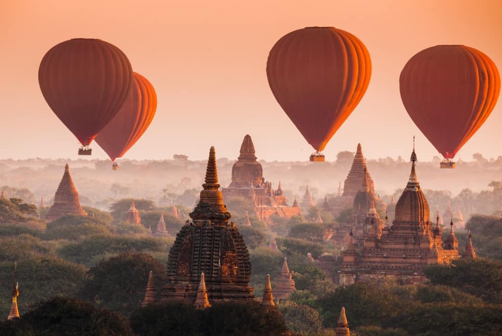 Bagan ősi városa felett