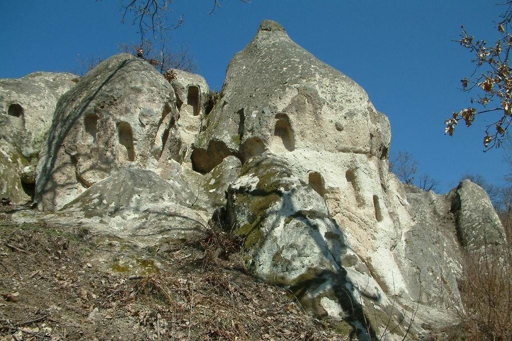 A rejtélyes Kaptárkövek - bnpi.hu