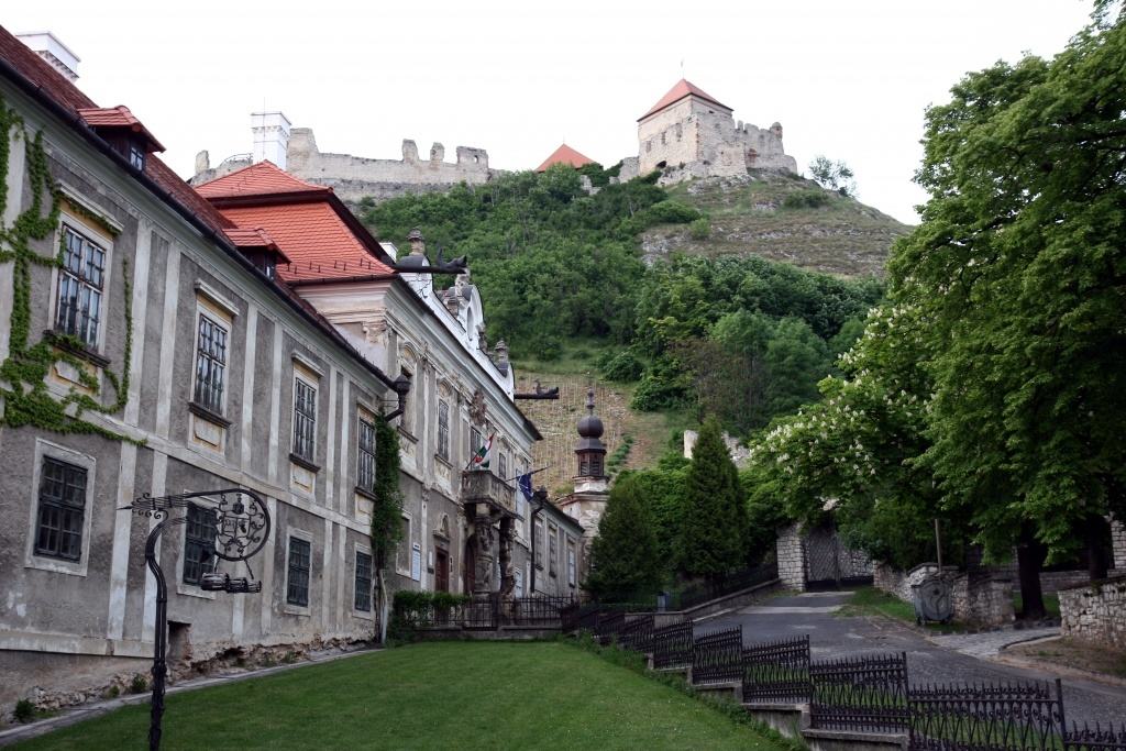 Széchenyi György utca a Püspöki Palotával