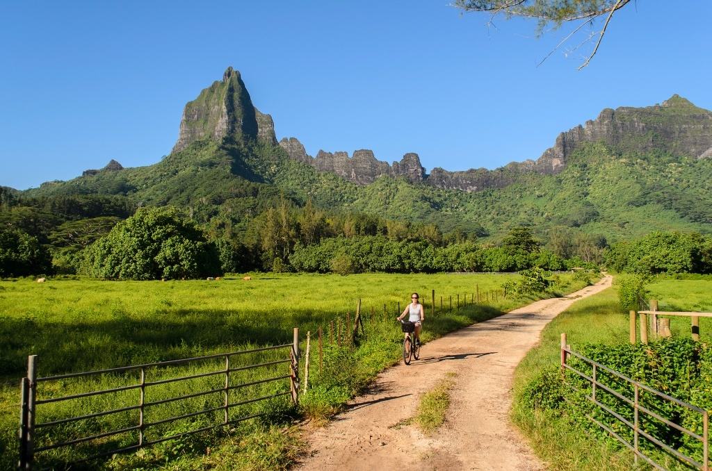 Bicikli túrán Moorea szigetén